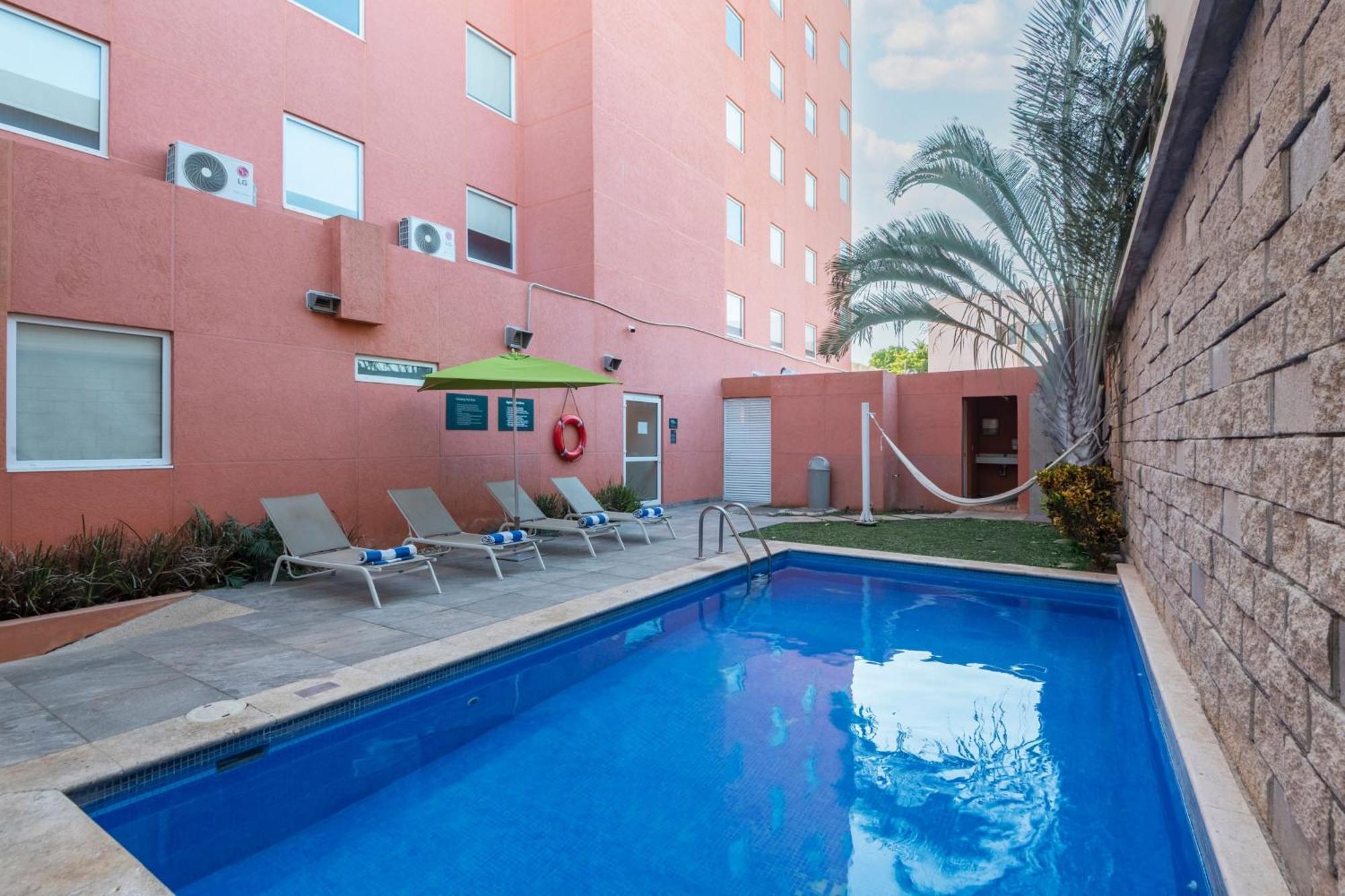 City Express Junior By Marriott Merida Altabrisa Eksteriør billede